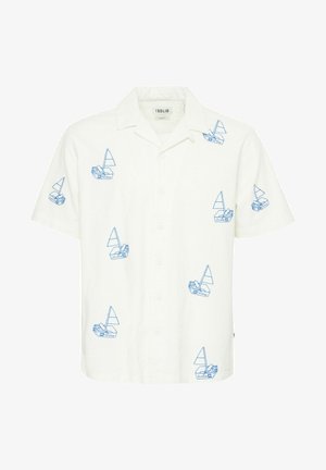 Lühikeste varrukatega valge särk, millel on sinine purjekese tikand, nööbiga kinnitamine ja lõdva istuvus. Valmistatud kergest kangast, millel on terav krae.