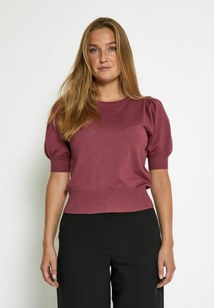 Ribbed svetřík s krátkým rukávem v barvě mauve, s nabíranými rukávy a fitted spodním lemem. Hladká textura s kulatým výstřihem.