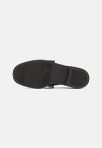 Pavement MATILDA - Slippers - black