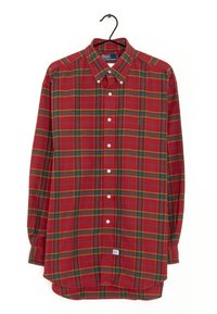 Röd rutigt långärmad skjorta i bomull, med knäppningkrage, liten grön logotyp och vita knappar. Hemsidan är rundad för en avslappnad passform.