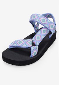 Tiras de tela azul con patrón de diamantes, suela de goma negra, ajuste ajustable, diseño de sandalia casual. Ligera y duradera.