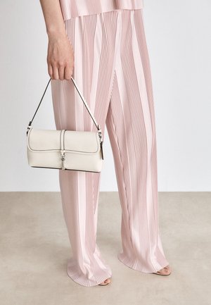 COACH HAMPTONS BAG - Håndveske - chalk