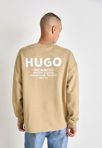 HUGO NAVIU - Melegítőfelső - medium beige