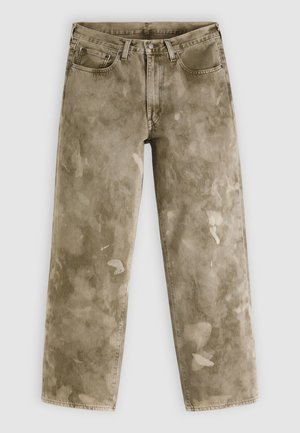 Plačios kelnės su plėšytu stiliumi, chaki spalvos, su šviesiais dažų purslais ir penkių kišenių dizainu. Pagamintos iš džinso medžiagos.