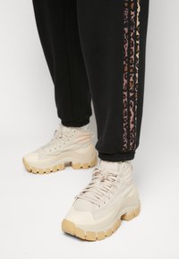 adidas Originals Verryttelyhousut - black