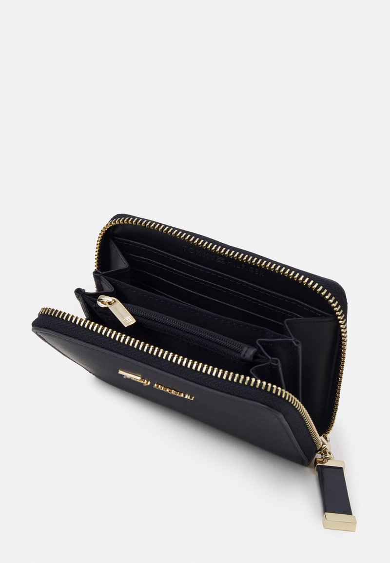 Hilfiger denarnica Clearance