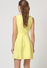 Outfitters Nation Vestido informal - amrillo