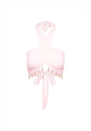 Roze halterbikini top met een kruisrugontwerp; bevat decoratieve gouden accenten en roze druppelvormige charme langs de onderste zoom.