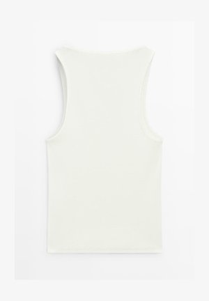 Weißes ärmelloses, geripptes Tanktop flach liegend, das den Rücken mit breiten Schulterriemen und einem runden Ausschnitt zeigt.