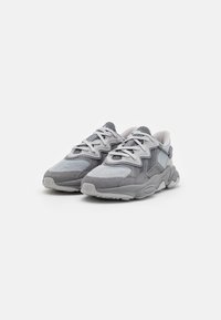 adidas Originals OZWEEGO - Tenisky - grey two/grey four/grey three