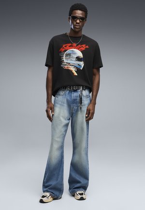 Puma, GRAPHIC SPEEDCAT RELAXED TEE - T-shirts print - black