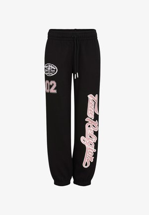 Czarne spodnie dresowe z regulowanym sznurkiem w pasie, elastycznymi ściągaczami na nogawkach oraz nadrukami w kolorze różowym i białym, w tym emblematem i napisem "True Religion."