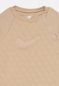 Nike Sportswear READYSET COVERALL UNISEX - Kombinezonas - sand drift