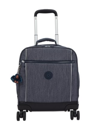 Valise cabine à roulettes gris foncé avec poignée télescopique, poche avant zippée, et un petit porte-clés singe en peluche attaché.