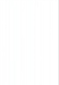 Doi oameni de afaceri în costume dau mâna și schimbă un document într-un birou modern cu ferestre mari.