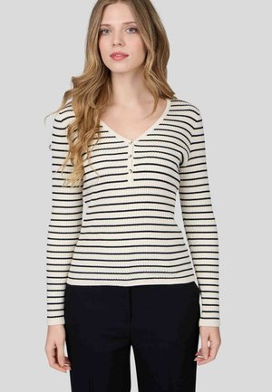 Top long-sleeve à rayures côtelées en crème et marine, avec un décolleté en V et trois boutons à l'avant, affichant une silhouette ajustée.