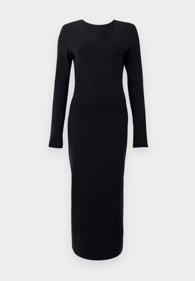 Mustat pitkähihaiset mekko, jossa on istuva siluetti, syvä V-pääntie ja sileä, venyvä kangas. Ei näkyviä kuvioita tai korostuksia.