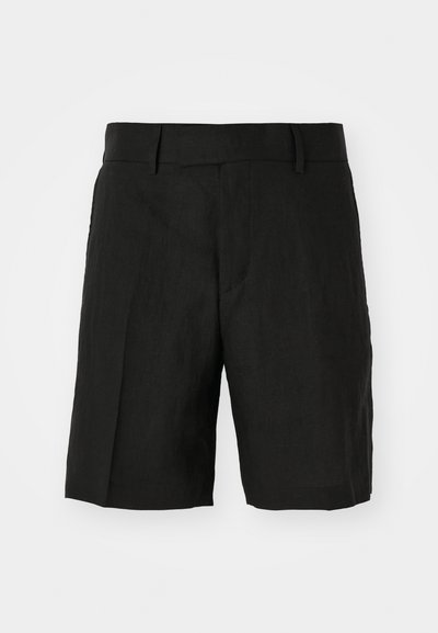 Pantalones cortos de lino negro con un corte relajado, que cuentan con un diseño plano en la parte frontal, bolsillos en los lados y un acabado a media longitud. Textura ligera visible.