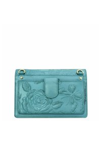 Turquoise leren portemonnee met reliëfontwerpen van rozen en vlinders, met een flap sluiting en accenten in goudkleurig hardware.