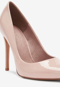 Next FOREVER COMFORT® POINT COURT - Augsti papēži - light pink