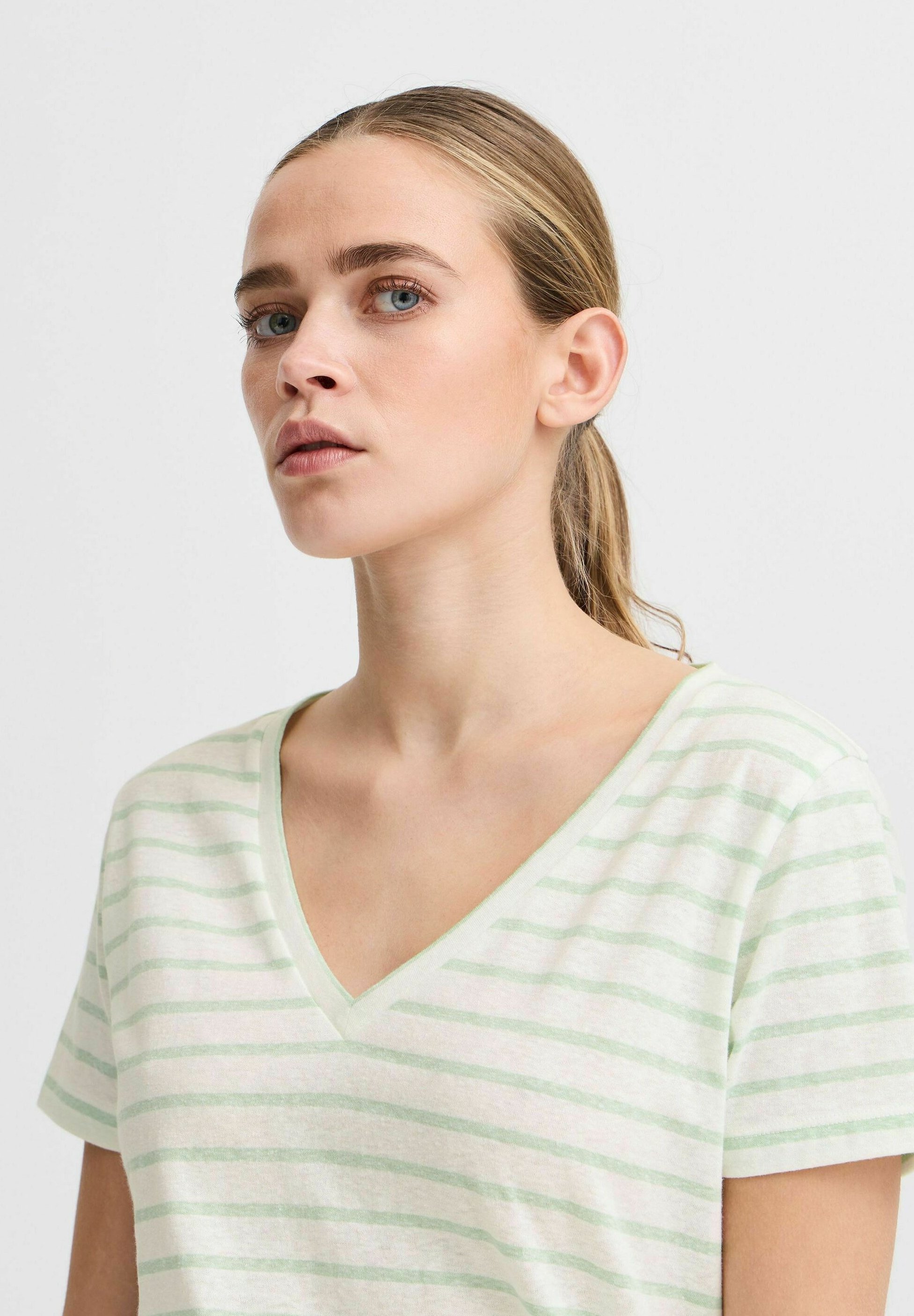 売れ筋商品|||イチ Tシャツ レディース トップス IHYULIETTA - Print T-shirt - cameo green stripe ICHI IHYULIETTA - T-shirt print - cameo green stripe