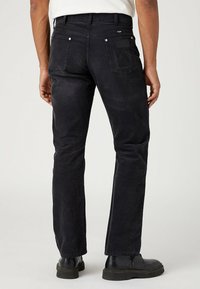 Wrangler Tygbyxor - black