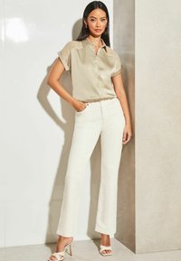 Lipsy SHORT SLEEVE  REGULAR FIT - Button-down blouse - gold