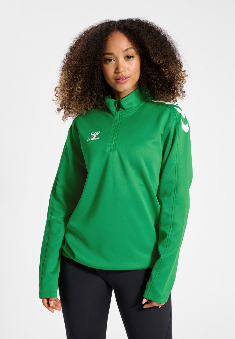Groene kwart-rits pullover van gladde stof, met een hoge kraag, lange mouwen met witte accenten en een subtiele logo op de linkerkant van de borst.