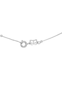 Sølvkjede armbånd med et delikat design, som har en sommerfugl-formet lås og små runde detaljer langs kjedets lengde.