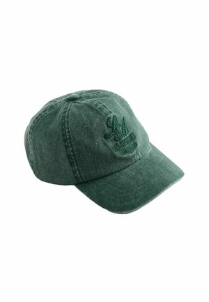 Căciulă de baseball din material verde cu vârf curbat, având detalii brodate "LA" și "Los Angeles" pe panoul din față.