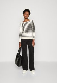 Tommy Hilfiger STITCH BOAT - Maglione - calico/desert sky