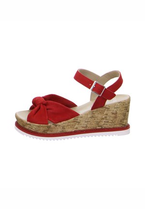 Rød ruskinds kilehæl sandal med kork platformsål, ankelrem med sølvspænde og knyttet forside.