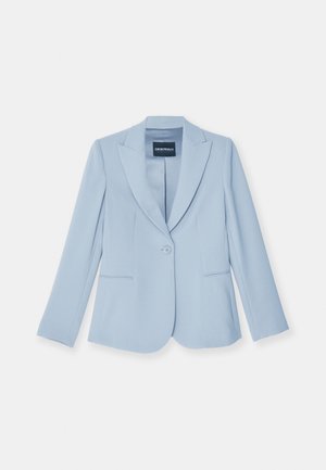 Blazer bleu clair en tissu doux, avec une fermeture à un bouton, des revers en pointe, deux poches avant et des manches longues.