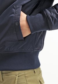 Urban Classics Bomberjacka - dark blue