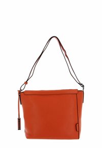 Sac bandoulière en cuir orange avec une sangle accent noire, forme rectangulaire, base plate, fermeture éclair et une petite étiquette sur le côté.