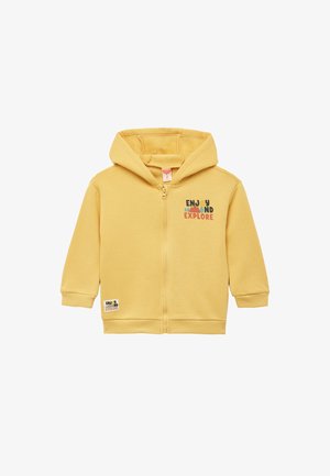 Sudadera con cremallera amarilla y capucha con cordón. Presenta impresión del texto "DISFRUTAR" y "EXPLORAR" en varios colores. Puños y dobladillo de canalé. Tejido suave.