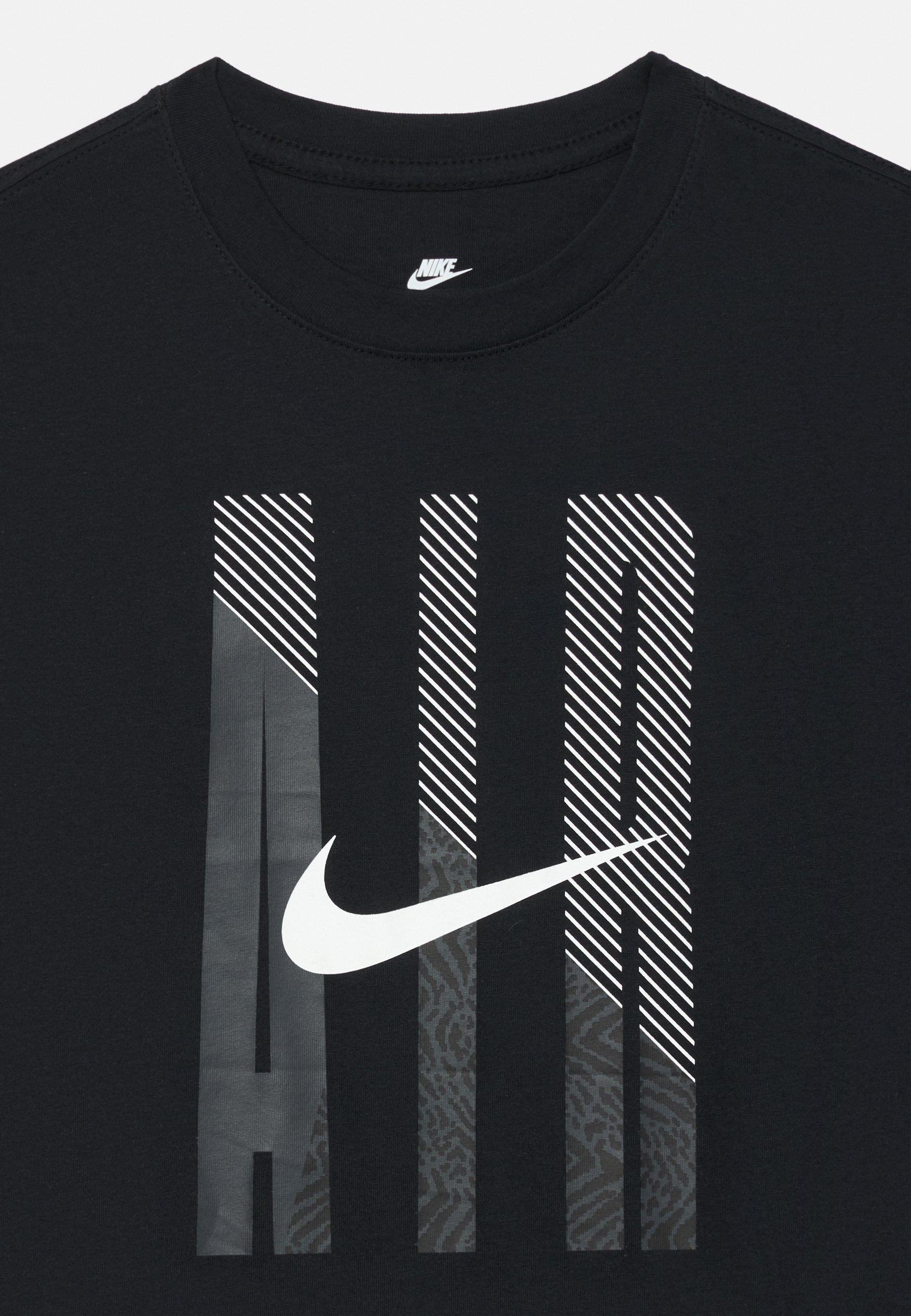 nike men's sportswear tee