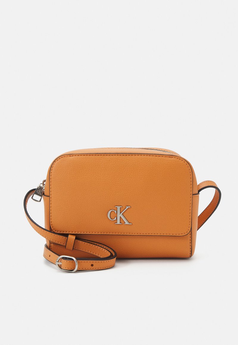Calvin Klein Jeans MINIMAL MONOGRAM CAMERA BAG - Torba čez telo - caramel