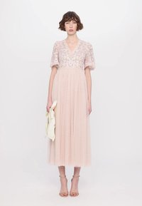 Needle & Thread ROSIE BODICE SHORT SLEEVE V NECK GOWN - Oblačila za posebne priložnosti - pearl pink