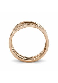 Anello in oro rosa con una superficie liscia e lucida e tre bande intrecciate. Presenta un design sottile e lineare con una finitura brillante.