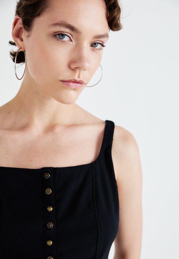 MOMENT IN TIME VEST - Top4