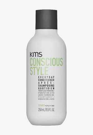Flacon blanc étiqueté KMS Conscious Style Everyday Conditioner avec bouchon noir, taille 250 ml, pour une hydratation légère et sans effet de poids.