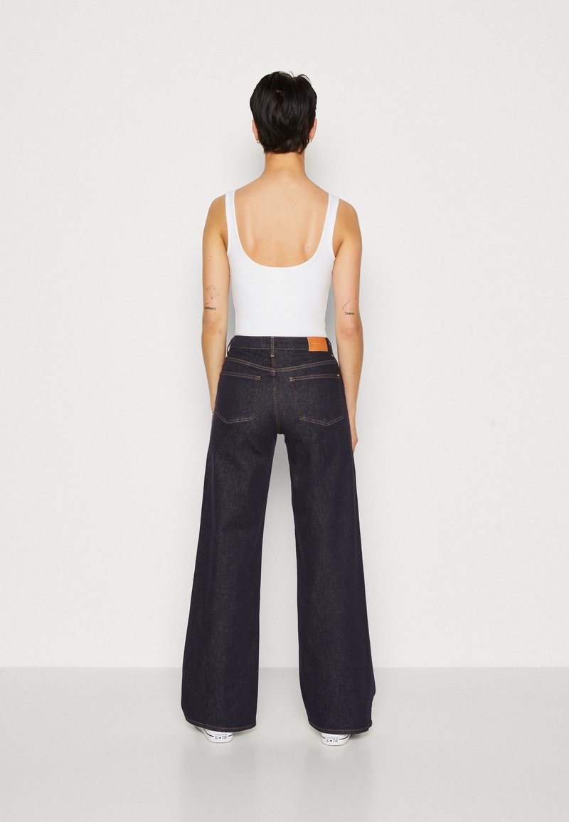 ONLY ONLMADISON BLUSH WIDE - Flared Jeans - dark blue denim/dark 