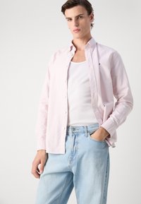 Tommy Hilfiger HERITAGE STRIPE SHIRT - Košeľa - terra red / white