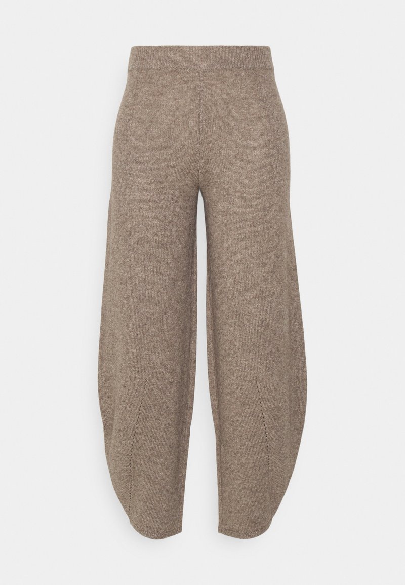 Pantalon large en maille taupe avec une taille haute élastique et un ourlet légèrement fuselé.