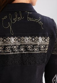Desigual Chaqueta vaquera - black