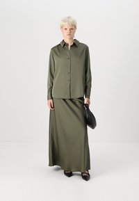 ONLY ONLGABBY SHIRT - Blusa com botões - kalamata