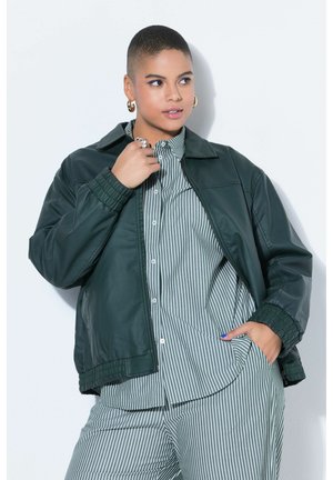 BOXY SHAPE IN USED LOOK - Bomberjacke - dark green
