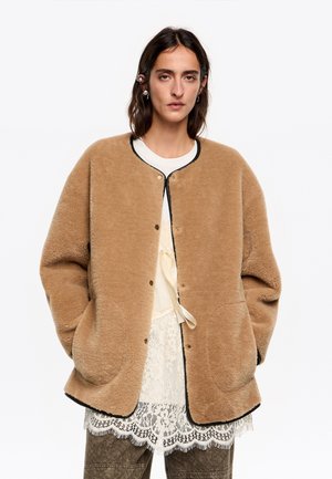 REVERSIBLE PELO ESCOTE CAJA  - Chaqueta de cuero - camel
