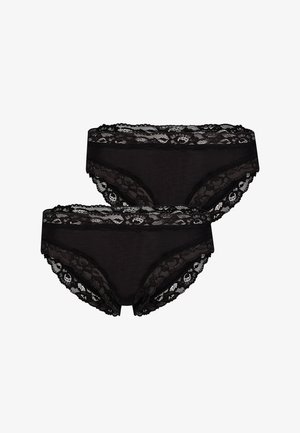 Zwei schwarze Hipster-Damenslips mit Spitzenabschluss und floralen Spitzenverzierungen an Bund und Beinausschnitten vor weißem Hintergrund.